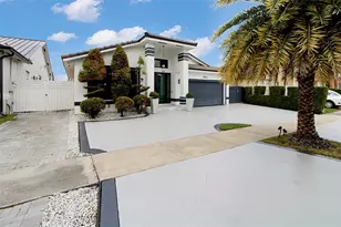 8953 NW 147th Terrace, Miami Lakes, FL 33018 - Photo 4