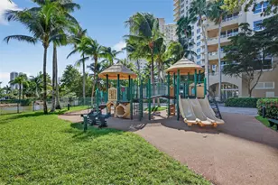 19501 W Country Club Dr, Aventura, FL 33180 - Photo 76