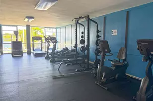 879 NE 195th St, Miami, FL 33179 - Photo 36