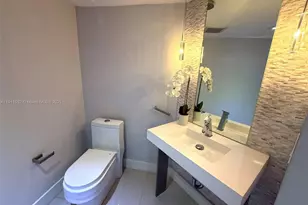 879 NE 195th St, Miami, FL 33179 - Photo 28