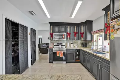 2 NE 160th St, Miami, FL 33162 - Photo 12