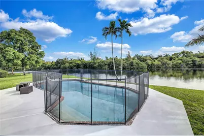 217 N 31st Ave, Hollywood, FL 33021 - Photo 8