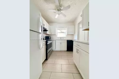 4200 Crystal Lake Dr #214, Deerfield Beach, FL 33064 - Photo 4