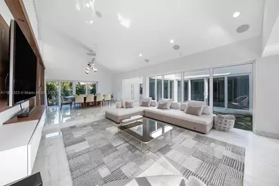 449 Holiday Dr, Hallandale Beach, FL 33009 - Photo 18