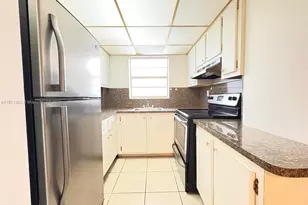 725 NE 4th St, Hallandale Beach, FL 33009 - Photo 2