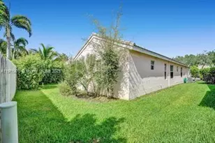 955 Savannah Falls Dr, Weston, FL 33327 - Photo 32