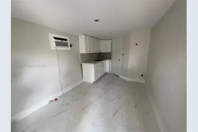 27 NE 5th Ave #Efficiency, Hialeah, FL 33010 - Photo 2