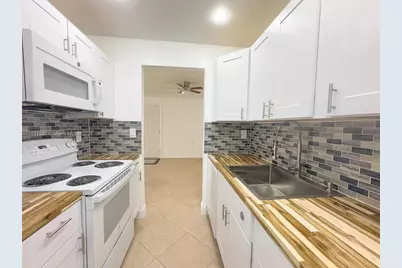 1201 Lake Victoria Dr #P, West Palm Beach, FL 33411 - Photo 8