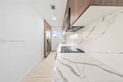 32 NW 14th Ave #101, Miami, FL 33125 - Photo 6