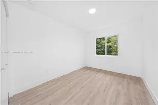 32 NW 14th Ave, Miami, FL 33125 - Photo 16