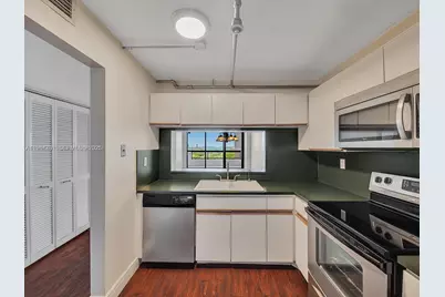 2555 Collins Ave #1604, Miami Beach, FL 33140 - Photo 12