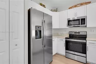 10547 W 34th Ct, Hialeah, FL 33018 - Photo 12