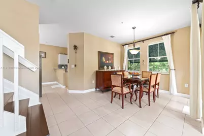 160 Jacaranda Country Club Dr #201, Plantation, FL 33324 - Photo 4