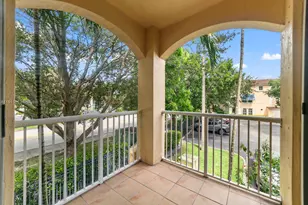 160 Jacaranda Country Club Dr, Plantation, FL 33324 - Photo 10