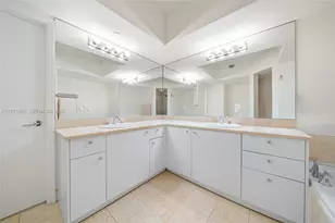 19900 E Country Club Dr, Aventura, FL 33180 - Photo 20