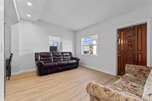 580 E 44th St, Hialeah, FL 33013 - Photo 6