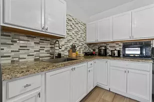 580 E 44th St, Hialeah, FL 33013 - Photo 8