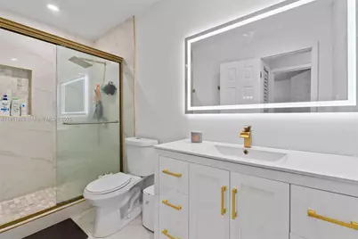 580 E 44th St, Hialeah, FL 33013 - Photo 12
