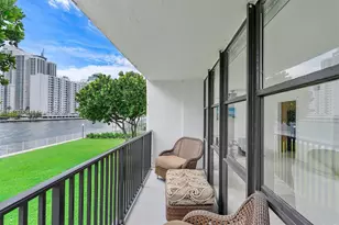 1000 Parkview Dr, Hallandale Beach, FL 33009 - Photo 38