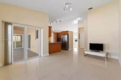 8761 NW 142nd St, Miami Lakes, FL 33018 - Photo 18