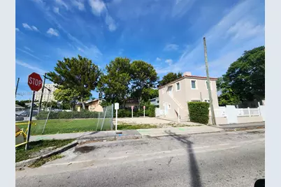 243 SW 10th Ave, Miami, FL 33130 - Photo 2