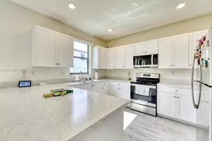 10583 W 35th Way, Hialeah, FL 33018 - Photo 30
