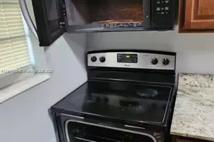 161 NW 40th St, Oakland Park, FL 33309 - Photo 18