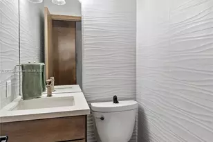 419 Alamanda Dr, Hallandale Beach, FL 33009 - Photo 28