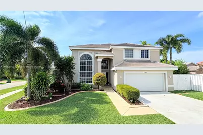 1002 NW 182nd Way, Pembroke Pines, FL 33029 - Photo 4