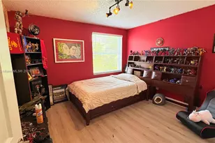 1002 NW 182nd Way, Pembroke Pines, FL 33029 - Photo 32