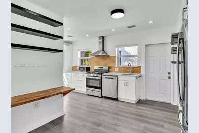 9324 Byron Ave, Surfside, FL 33154 - Photo 6