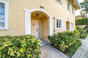 2040 NE 167th St, North Miami Beach, FL 33162 - Photo 36