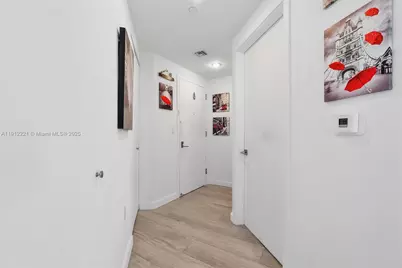 45 SW 9th St #1908, Miami, FL 33130 - Photo 6