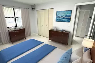 10070 NW 6th St, Pembroke Pines, FL 33024 - Photo 4