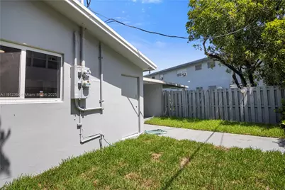 1750 NE 52nd St, Fort Lauderdale, FL 33334 - Photo 22