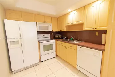 1621 Collins Ave #406, Miami Beach, FL 33139 - Photo 10