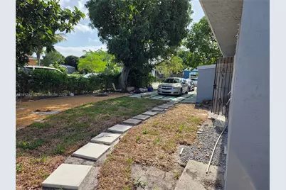 2124 S Beech Rd, West Palm Beach, FL 33409 - Photo 8