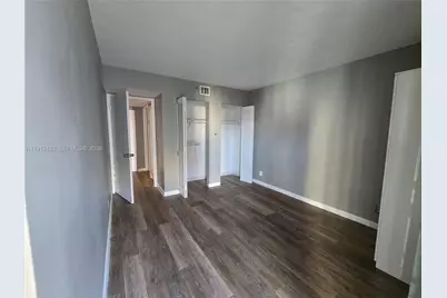 546 SW 1st St #612, Miami, FL 33130 - Photo 10