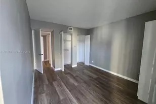 546 SW 1st St, Miami, FL 33130 - Photo 10