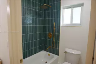 809 SW 10th St, Hallandale Beach, FL 33009 - Photo 24