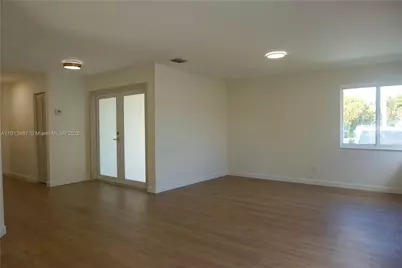 809 SW 10th St, Hallandale Beach, FL 33009 - Photo 8