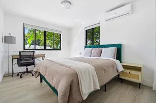 10845 Peachtree Dr, Miami, FL 33161 - Photo 18