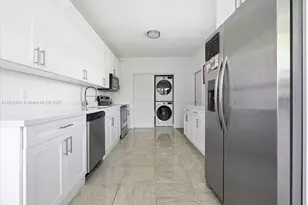 10845 Peachtree Dr, Miami, FL 33161 - Photo 20