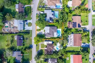 10845 Peachtree Dr, Miami, FL 33161 - Photo 4