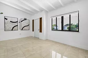 10845 Peachtree Dr, Miami, FL 33161 - Photo 6