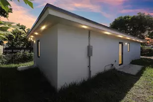 17003 SW 107th Pl, Miami, FL 33157 - Photo 2