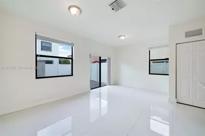 10630 W 33rd Way, Hialeah, FL 33018 - Photo 30