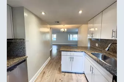 185 Wimbledon Lake Dr #185, Plantation, FL 33324 - Photo 10