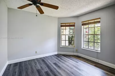 8800 Lake Park Cir N, Davie, FL 33328 - Photo 28