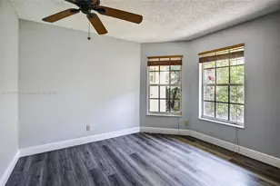 8800 Lake Park Cir N, Davie, FL 33328 - Photo 28